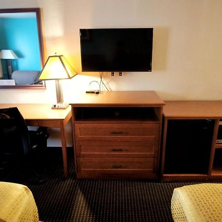Claridge Inn - St. George Bagian luar foto