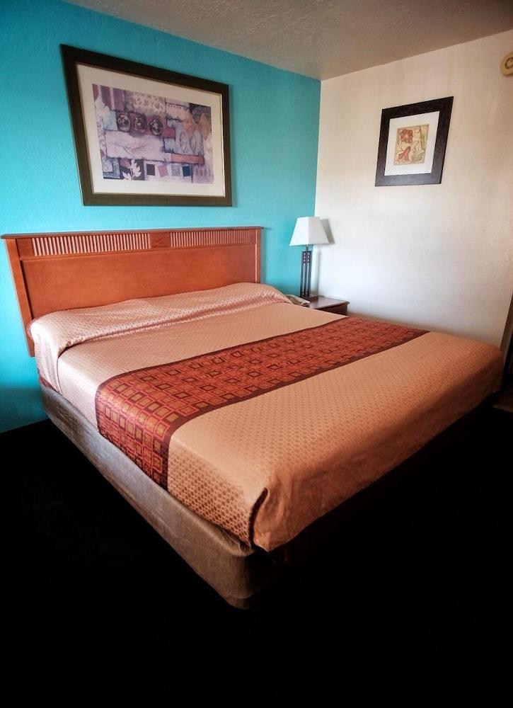 Claridge Inn - St. George Bagian luar foto