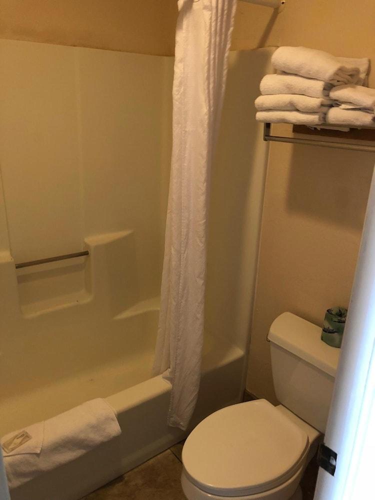Claridge Inn - St. George Bagian luar foto