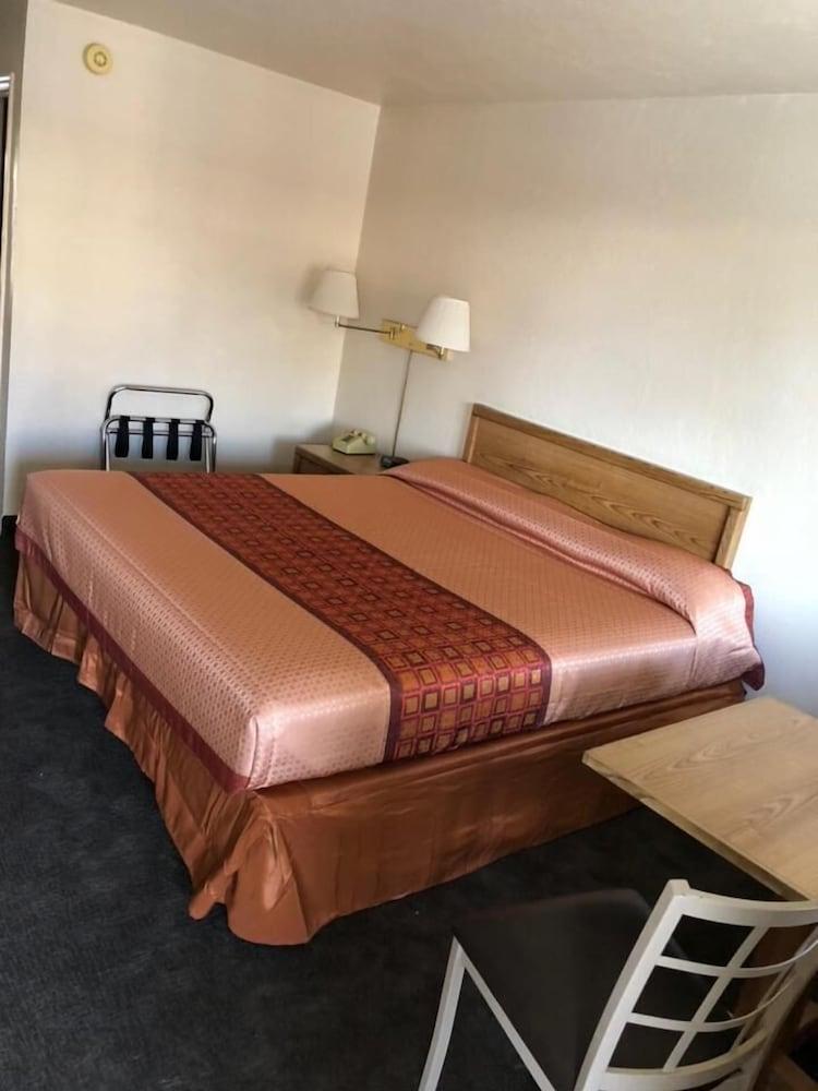Claridge Inn - St. George Bagian luar foto