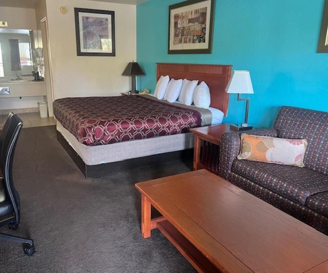 Claridge Inn - St. George Bagian luar foto