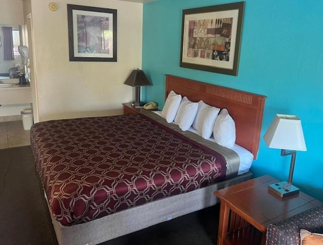 Claridge Inn - St. George Bagian luar foto