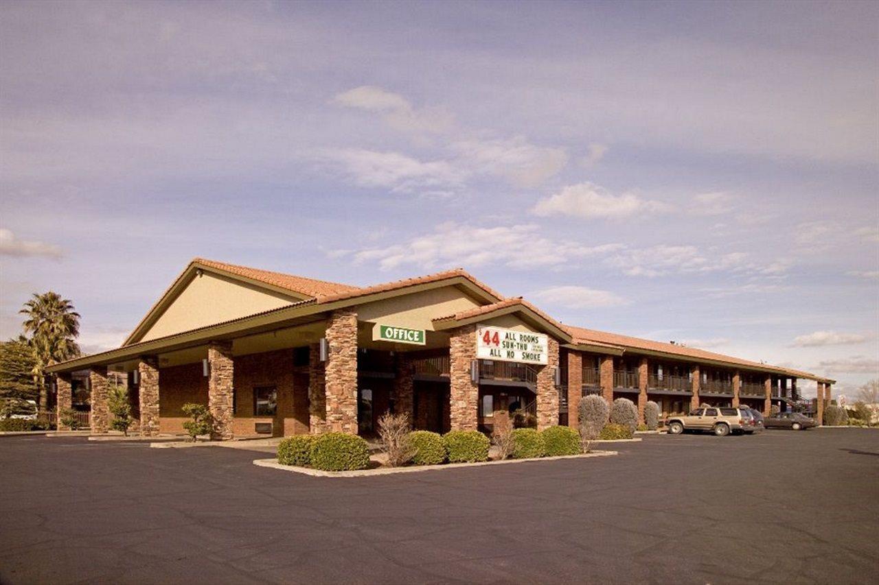 Claridge Inn - St. George Bagian luar foto