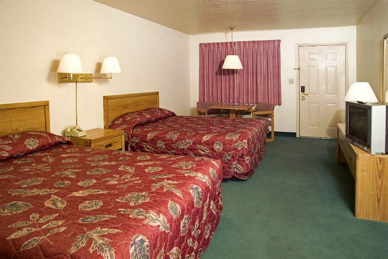 Claridge Inn - St. George Bagian luar foto
