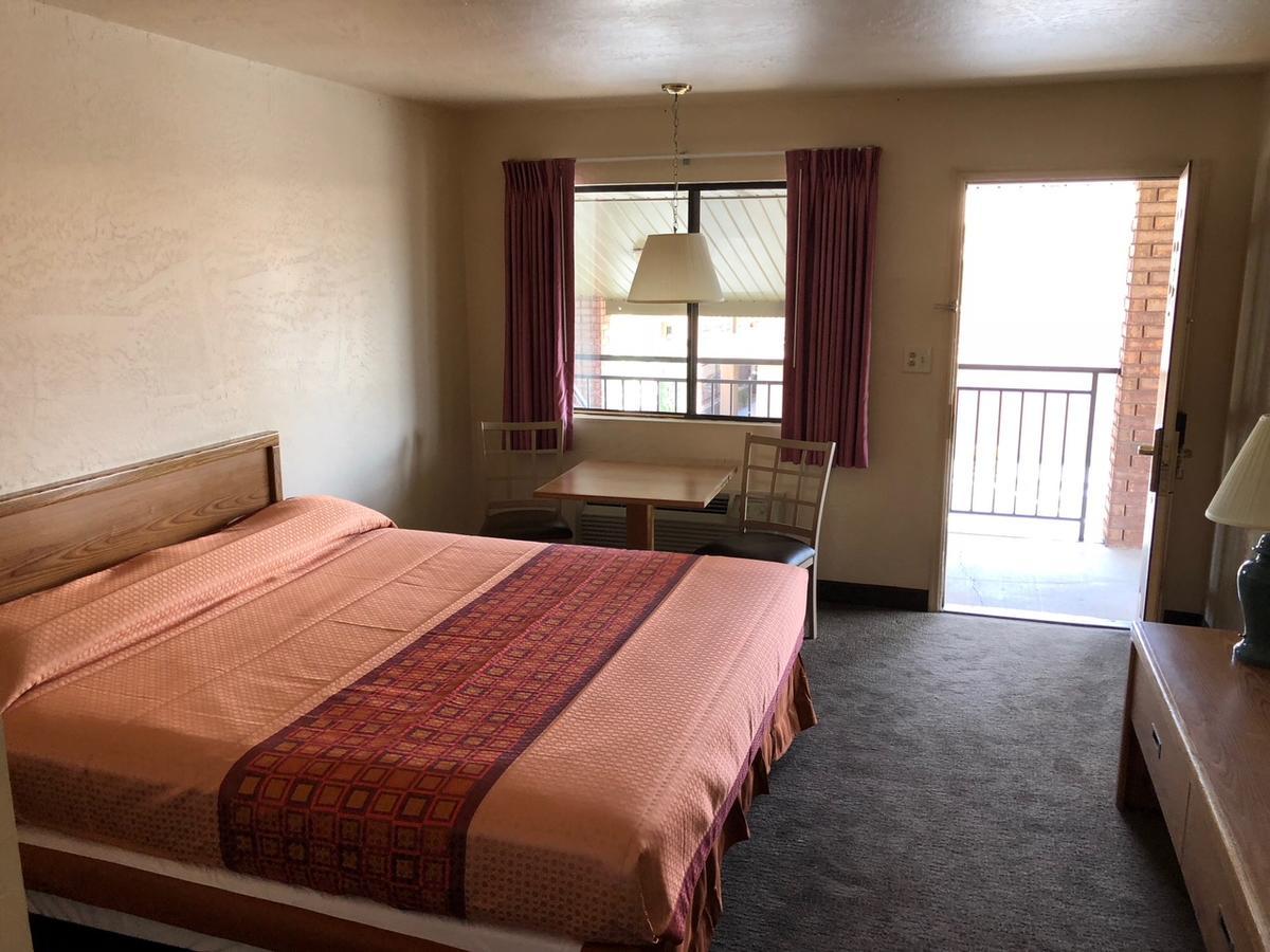 Claridge Inn - St. George Bagian luar foto