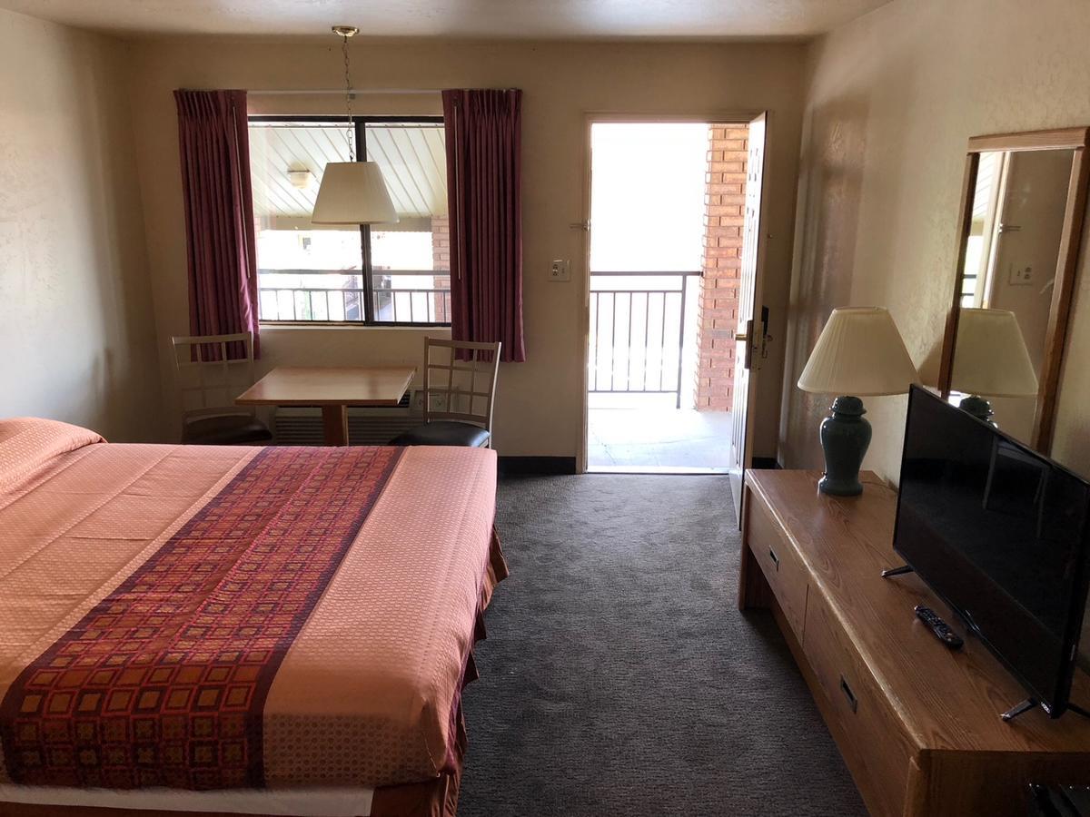 Claridge Inn - St. George Bagian luar foto