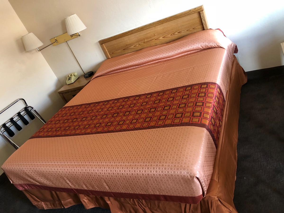 Claridge Inn - St. George Bagian luar foto
