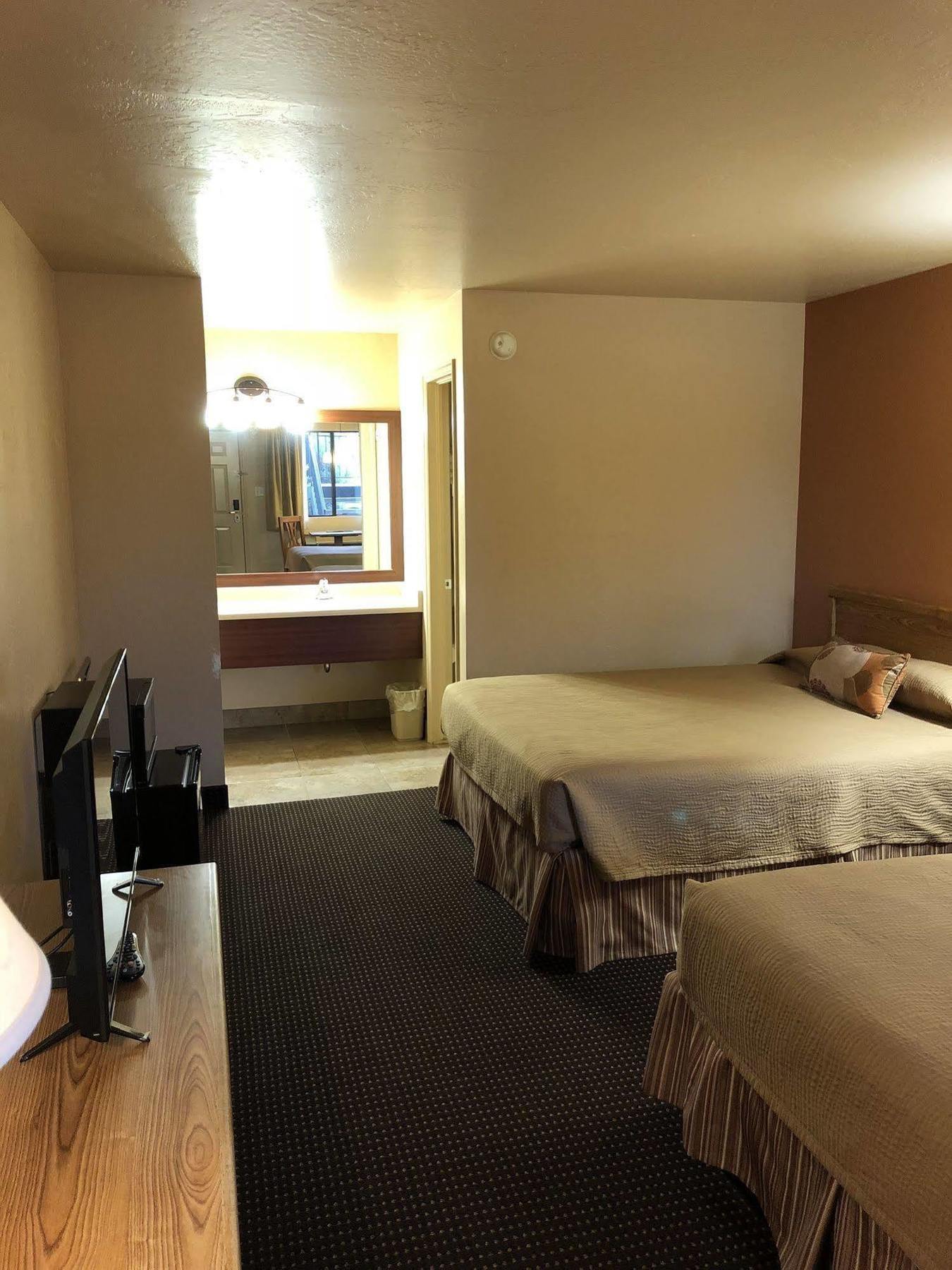 Claridge Inn - St. George Bagian luar foto