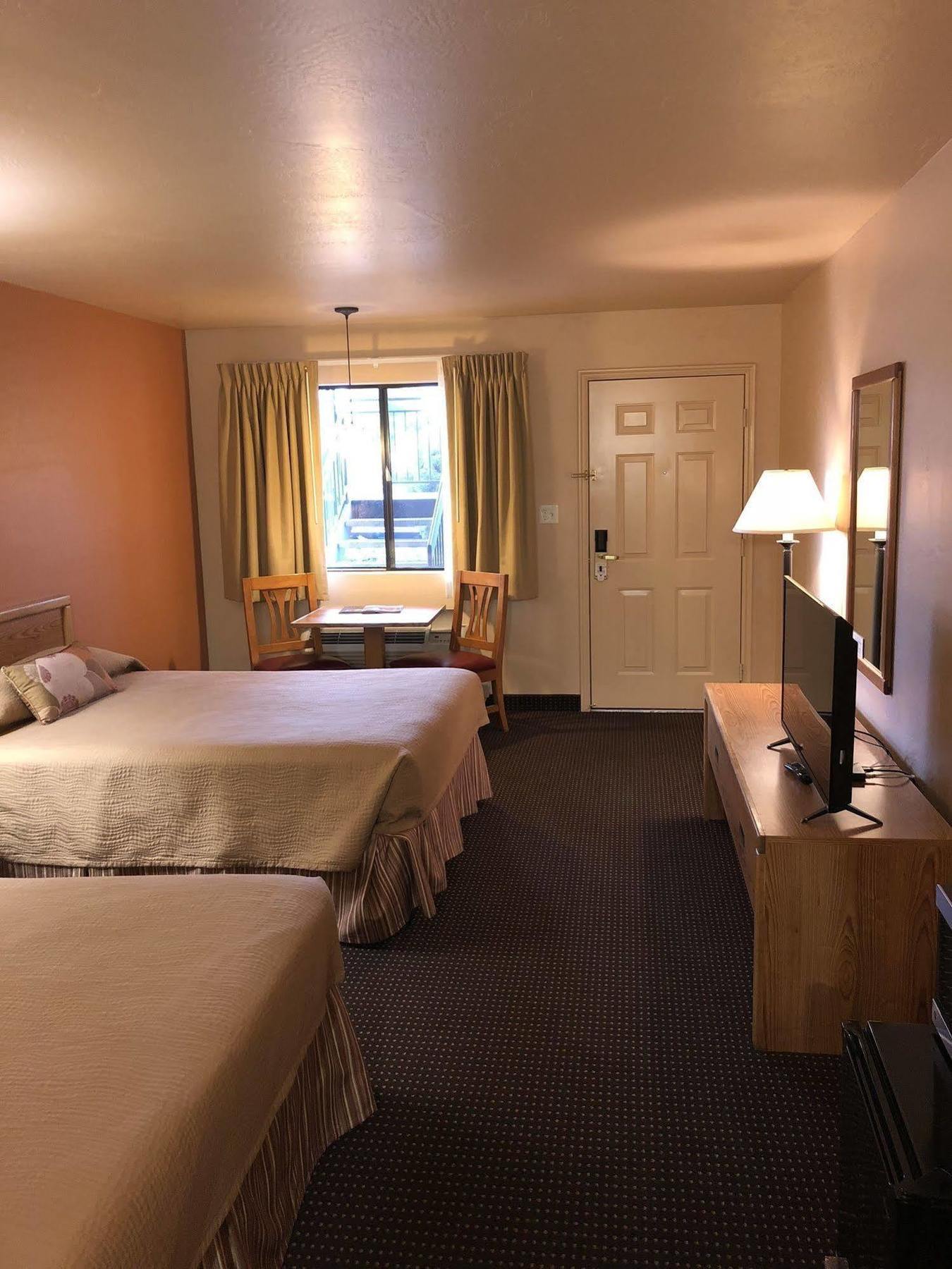 Claridge Inn - St. George Bagian luar foto