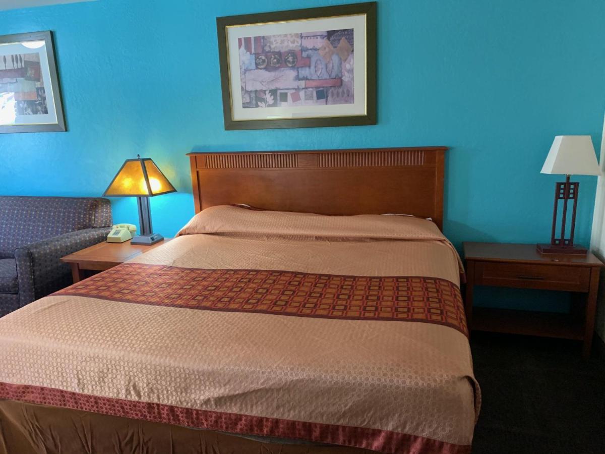 Claridge Inn - St. George Bagian luar foto