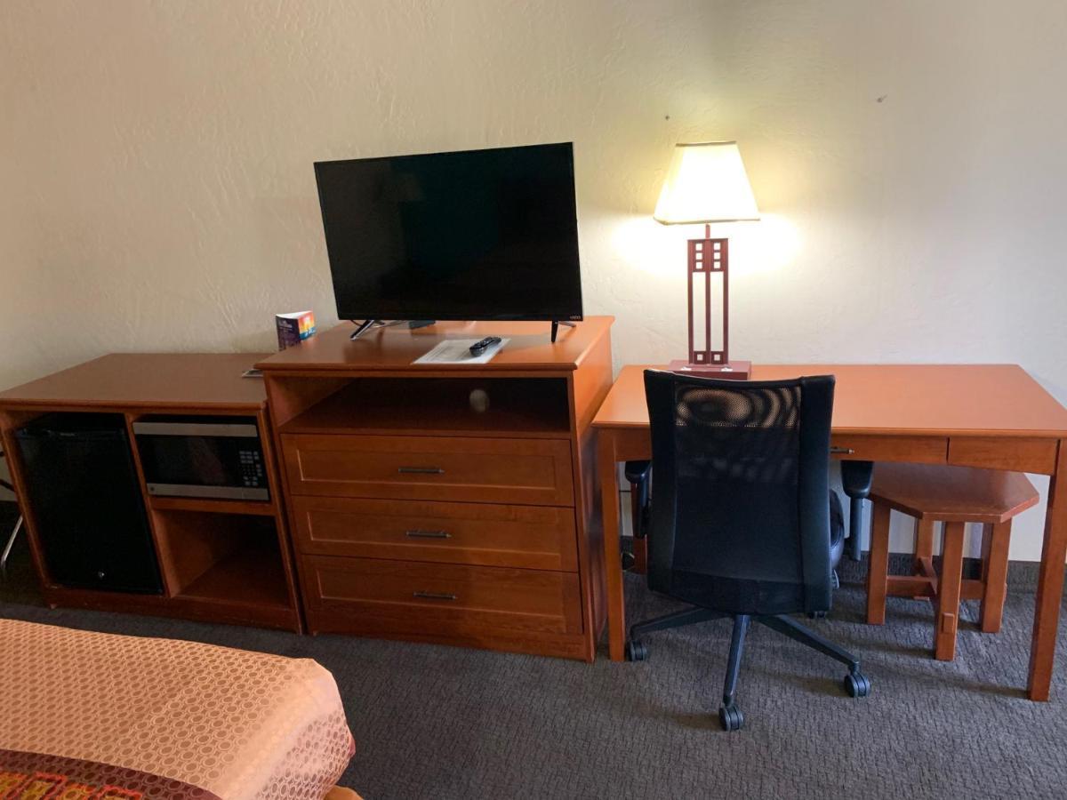 Claridge Inn - St. George Bagian luar foto