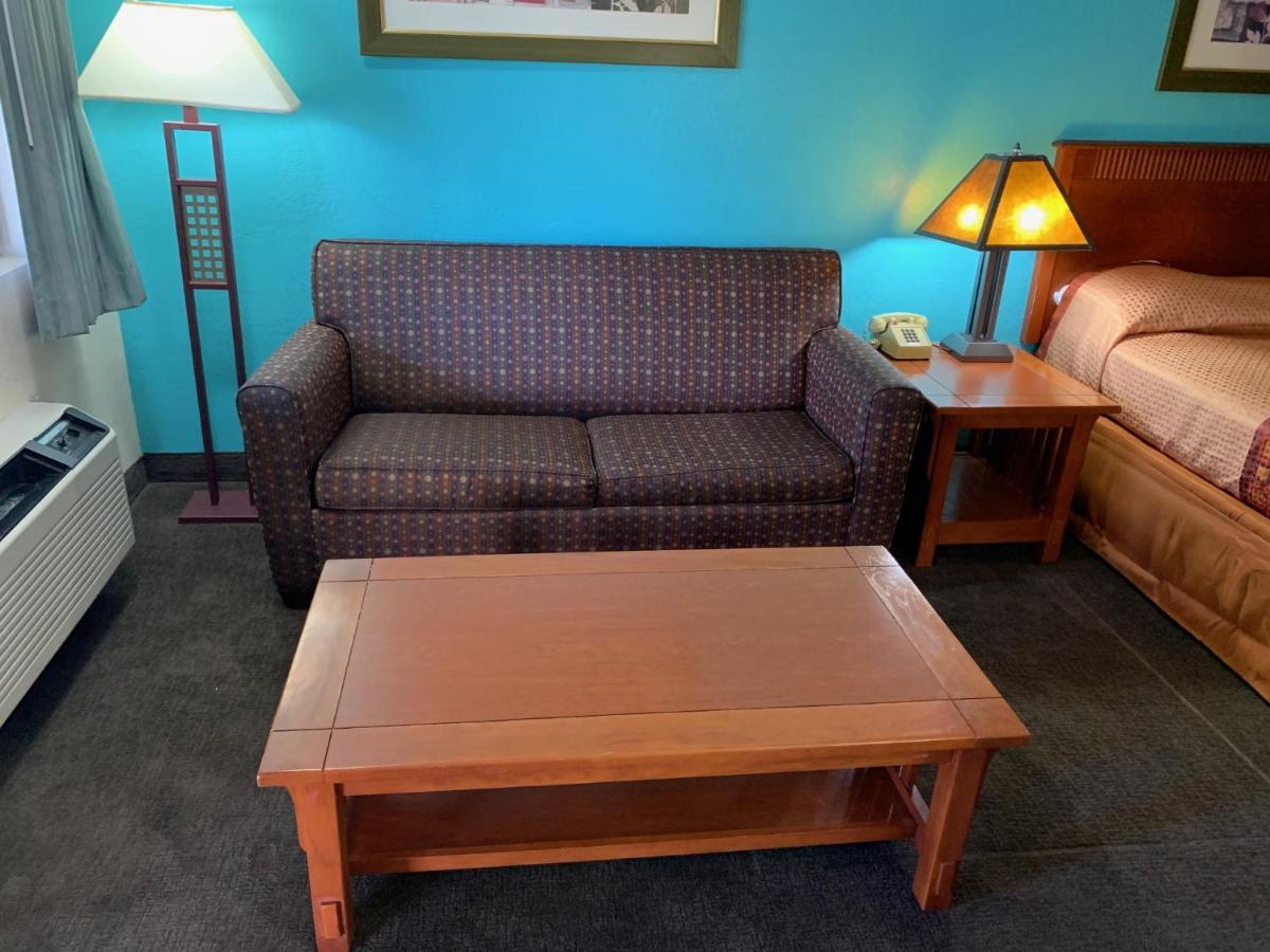 Claridge Inn - St. George Bagian luar foto