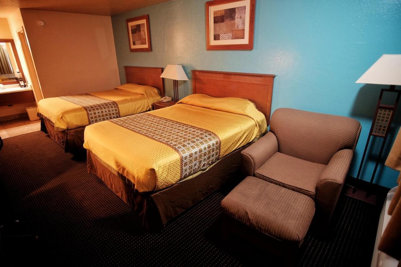 Claridge Inn - St. George Bagian luar foto