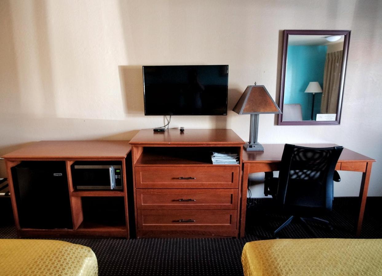 Claridge Inn - St. George Bagian luar foto