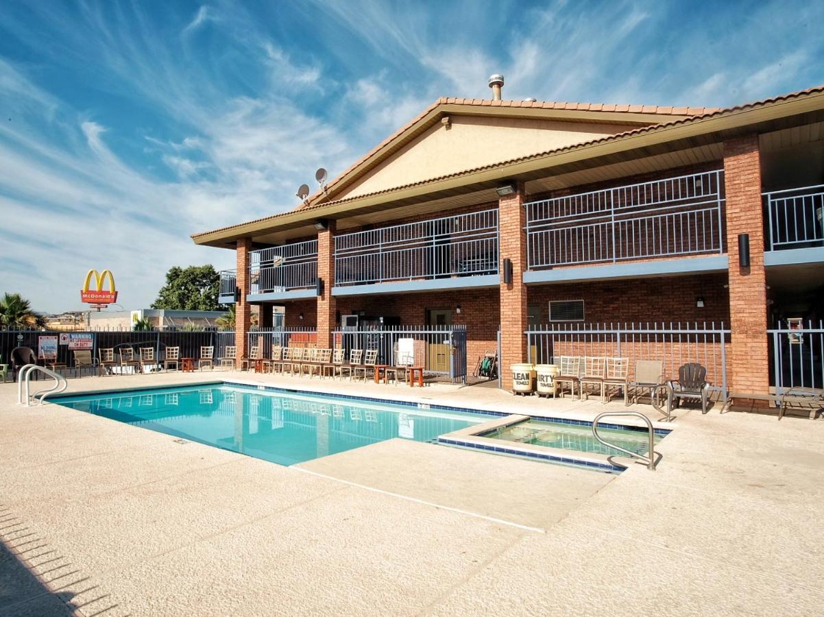 Claridge Inn - St. George Bagian luar foto