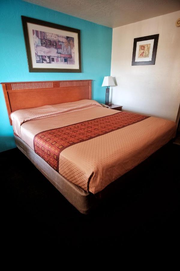 Claridge Inn - St. George Bagian luar foto