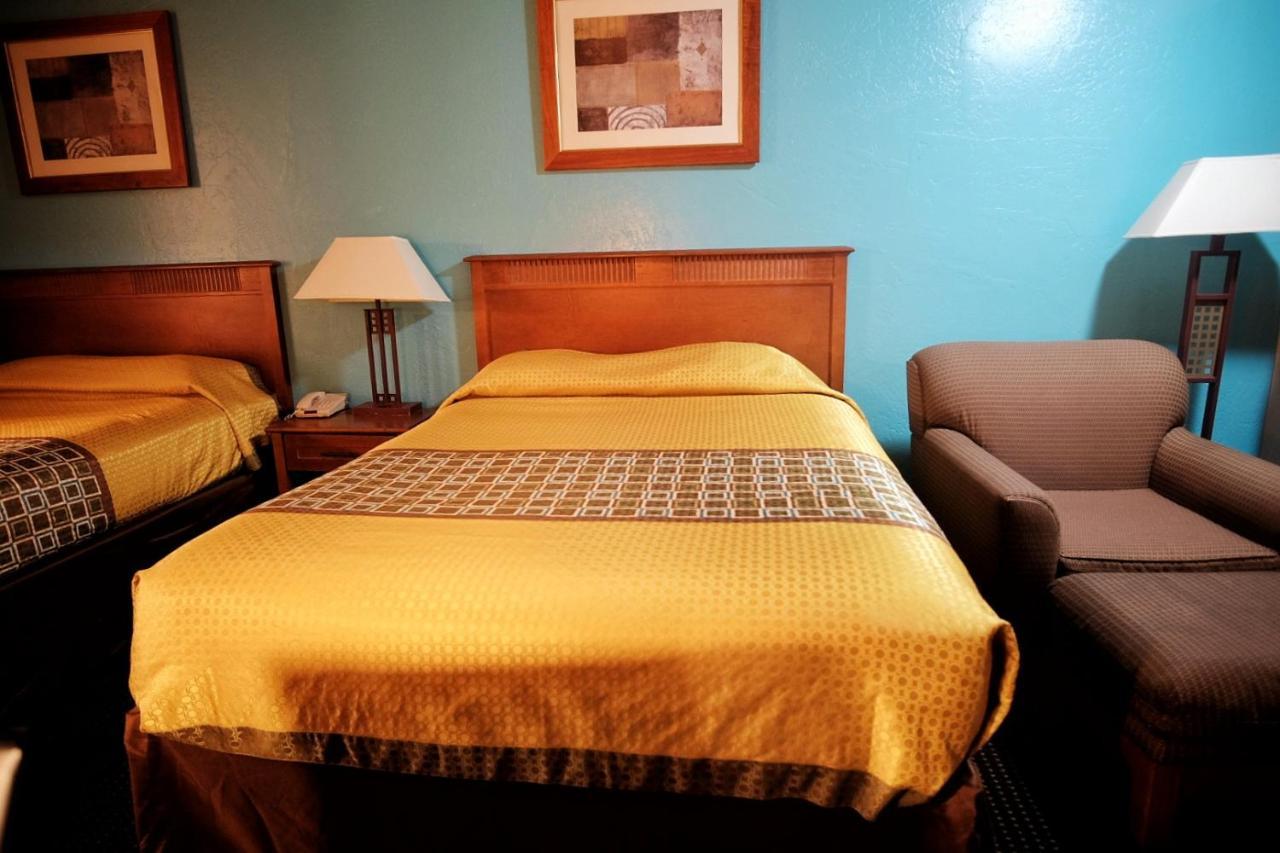 Claridge Inn - St. George Bagian luar foto